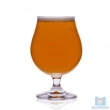 Copo com Cerveja Belga Saison